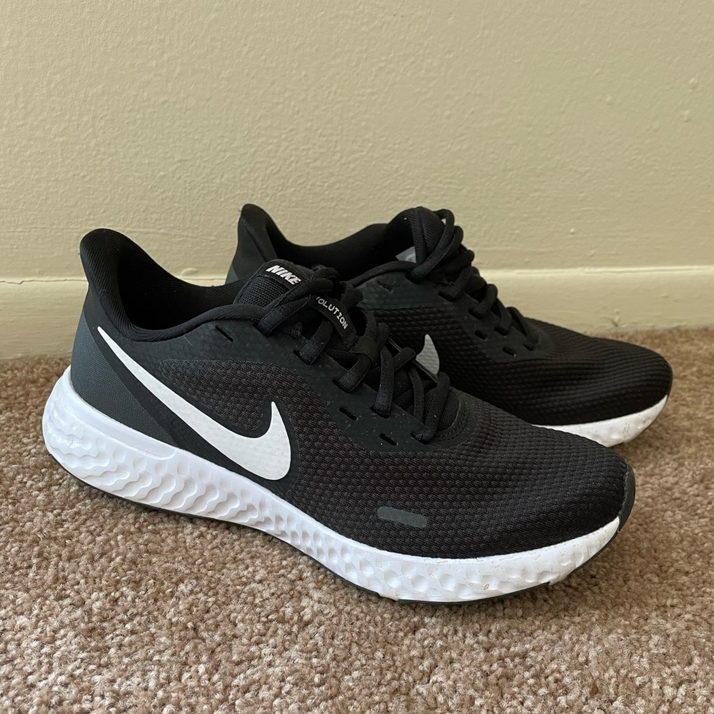 Nike Revolution 5